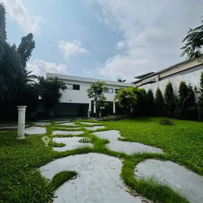 Villa duplex 10 pièces avec dépendances — Riviera Golf