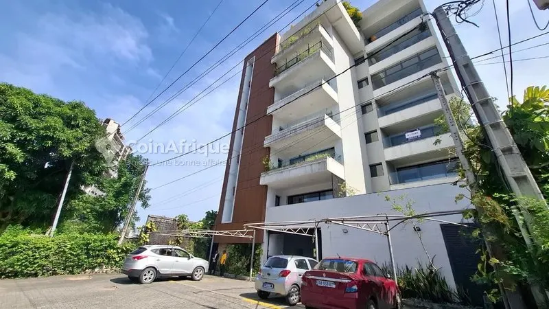 Appartement 3 pièces avec balcon — Marcory Zone 4