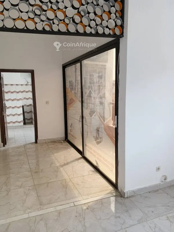 Appartement 3 pièces 2 chambres — Cocody Riviera Faya