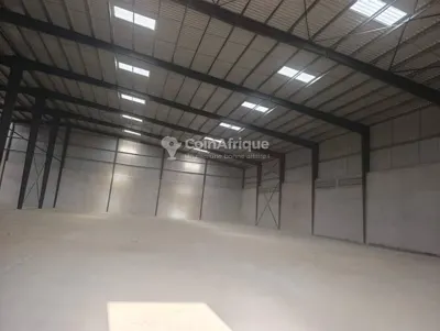 Entrepôt 5000 m² (3600 m² couvert) — Yopougon Nouvelle Zone Industrielle